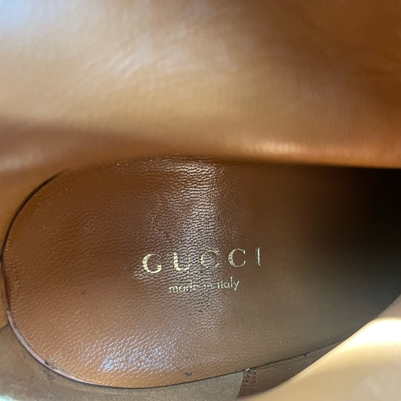 GUCCI BOOTS WITH THE FUR!!! 😍🔥 Grey suede ankle boot. - Picture 6 of 6